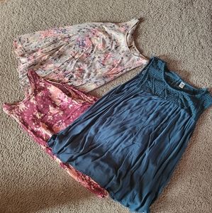 💰⏳️Old Navy 3 pretty tanks large and ex large